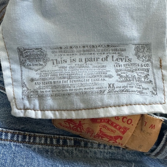 Levi’s 501 Classic Blue Men's Jeans distressed button fly 34/34 100% Cotton - Picture 5 of 6